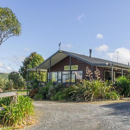 Junohall Backpackers Waitomo Caves Exterior photo