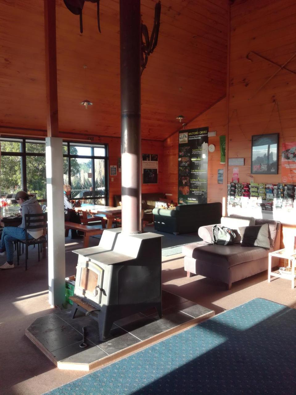 Junohall Backpackers Waitomo Caves Exterior photo